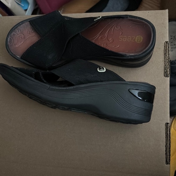 Shoes slides/mules size 8 - Picture 3 of 4